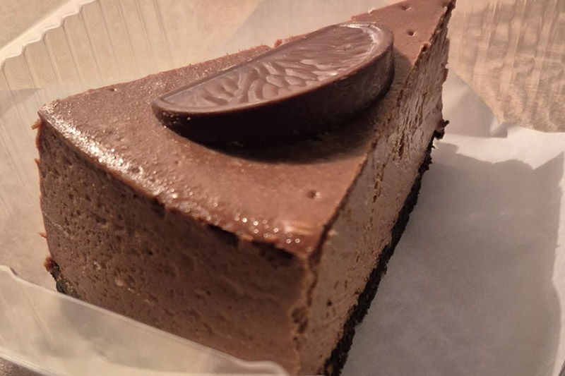 community market - cake shelves