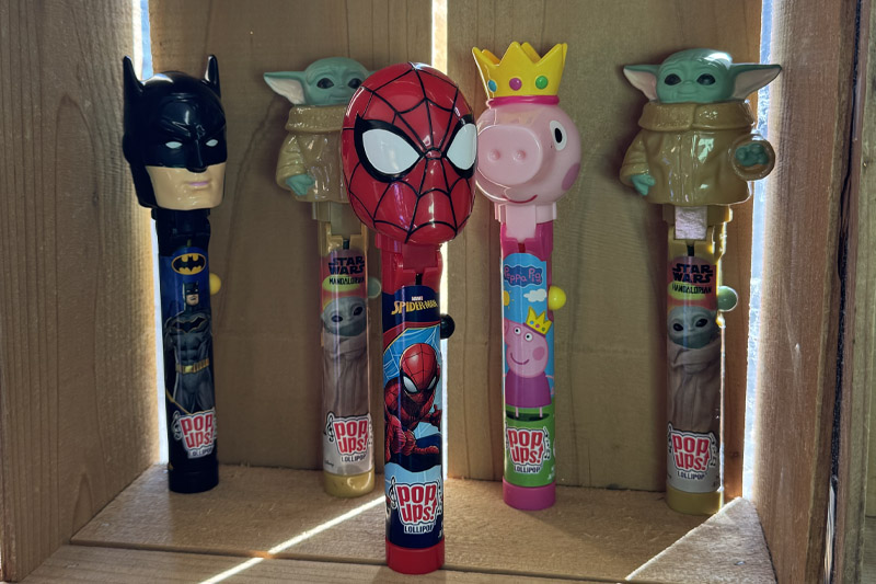 community market - cake shelves